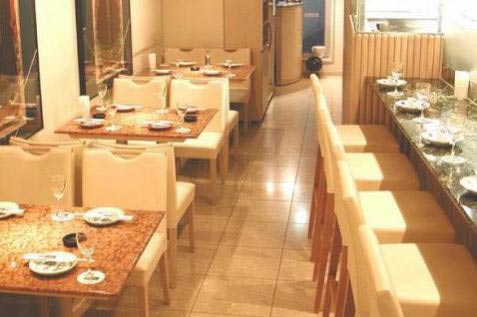 『Italian Dining & Bar 銀座 LAZY』の店内