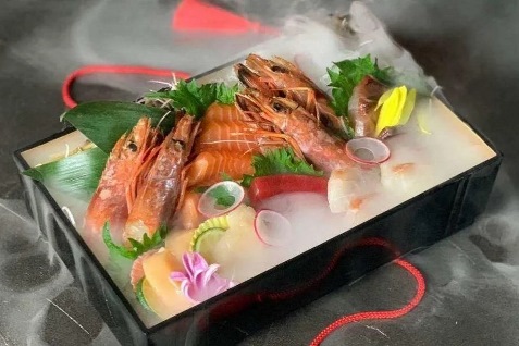 『寿司ダイニング かどはち 銀座店』の「玉手箱」