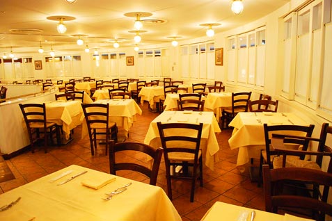 「 ポジリポ エ ナプレ 横浜高島屋店（Posillipo e Napule）」の店内