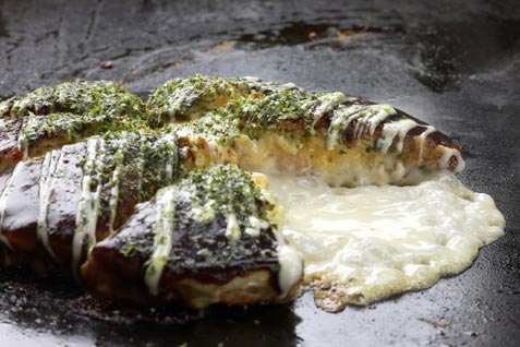 「お好み焼き ゆかり 千日前店」の「フロマージュ焼」