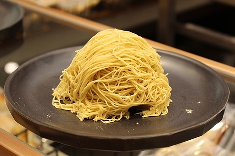 『BURDIGALA TOKYO』のモンブランブリオッシュ