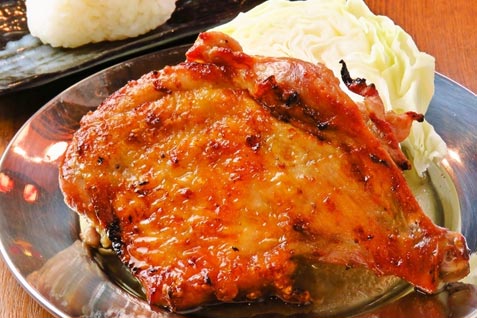 『大衆居酒屋 とりいちず 渋谷マークシティ横店』の「秘伝の骨付鳥」