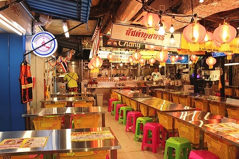 『タイ屋台999』の店内