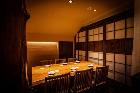『炭焼 うな富士』の店内