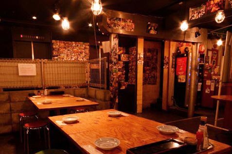 「とりいちず酒場 歌舞伎町・西武新宿駅前店」の店内