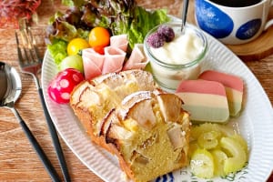低糖質りんごケーキの朝ごはん