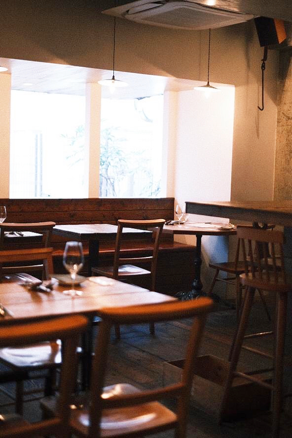 「Bistro Rojiura」の店内