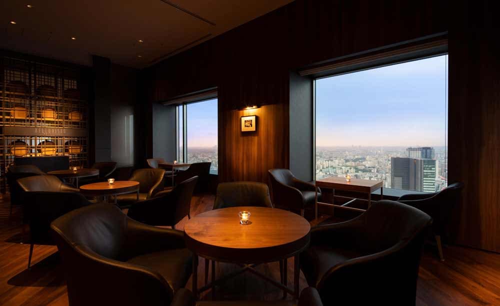『Tower's Bar BELLOVISTO』のホテルならではの落ち着いた店内