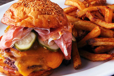 「Bubby’s Shiodome」の「リズ・クラーク・ダブルバビーズバーガー」