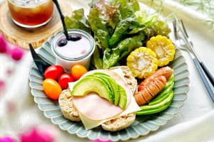 オートミール×ハチミツで、簡単手作りパンの朝食