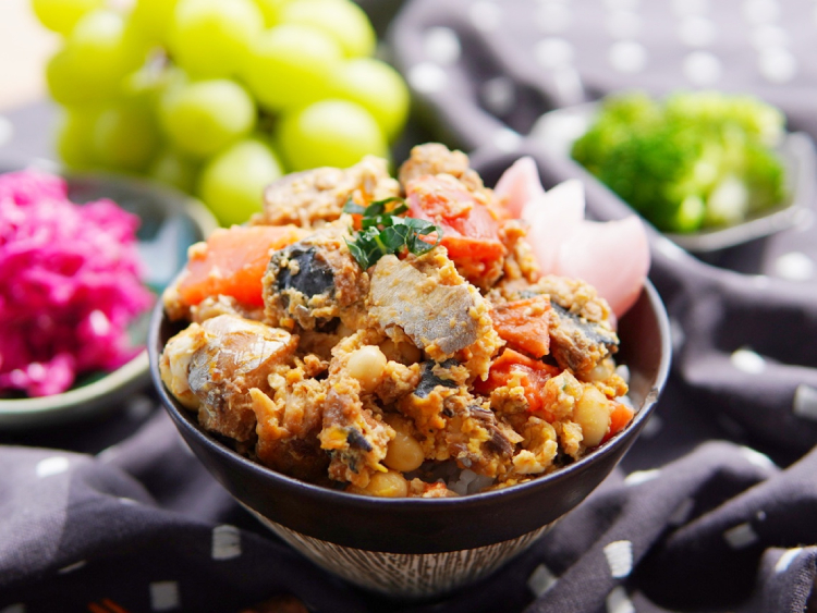 簡単にできる「鯖トマト丼」レシピ