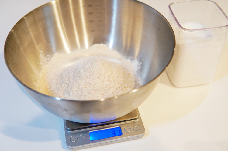 子供と一緒に楽しく作る！全粒粉のヘルシーレーズンパンのレシピ