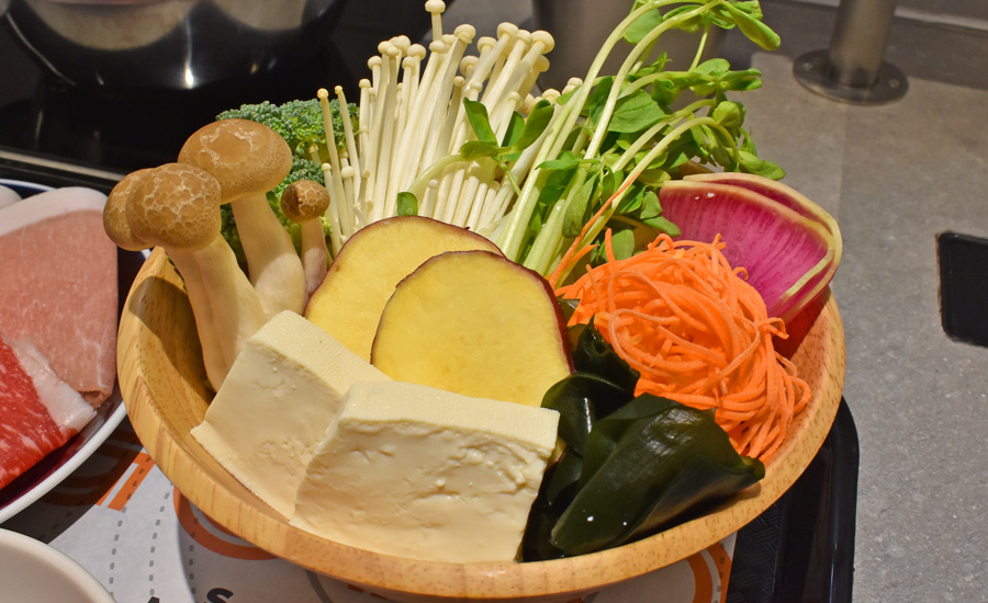 「ひとりしゃぶしゃぶ 七代目 松五郎 宮益坂上店」の「野菜 Mサイズ」