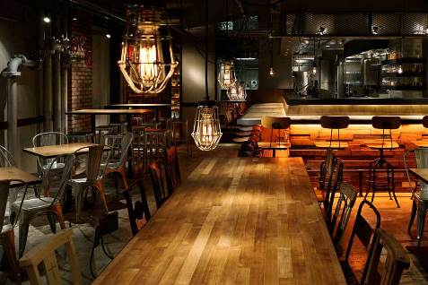 『Grill＆Pasta es 麻布十番』の店内