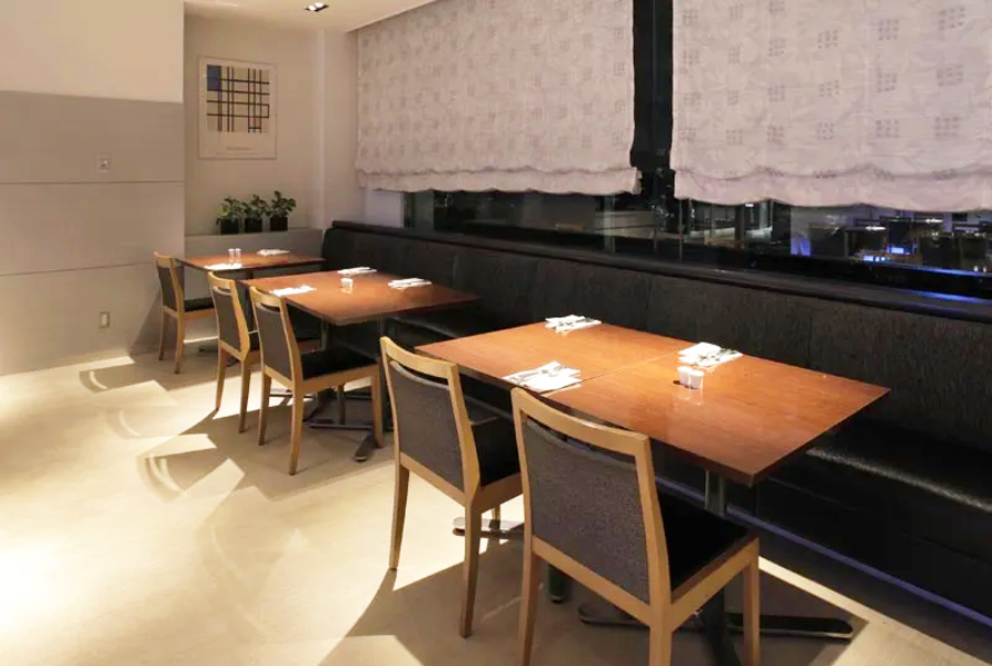 「NYグリル&ブッフェ フィオーレ」の店内