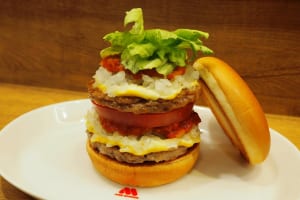 モスバーガー誕生50周年！「成増駅」が「なりもす駅」に!? 記念乗車券＆限定バーガー発売