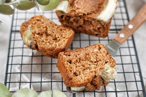【簡単！発酵スイーツ】砂糖もバターも不使用！甘酒×オートミールのチョコバナナケーキのレシピ