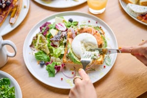 『GOOD CHEESE GOOD PIZZA SHIBUYA』の「つくりたて ブッラータオンザブレッド」
