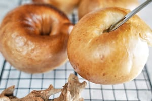 初心者でも大丈夫！少ない材料で作る、簡単本格ベーグルレシピ