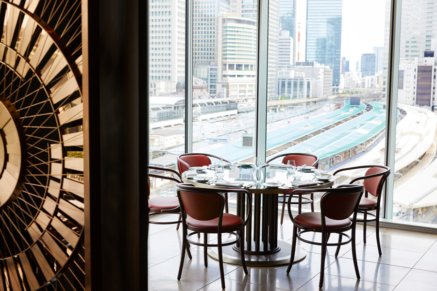 「MAISON MARUNOUCHI (メゾン マルノウチ)」の店内