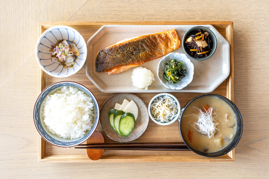 『Hotel's』の「鮭定食」