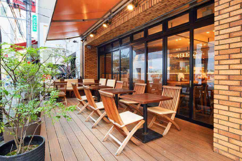 「SALVATORE CUOMO ＆ BAR 心斎橋」のテラス席