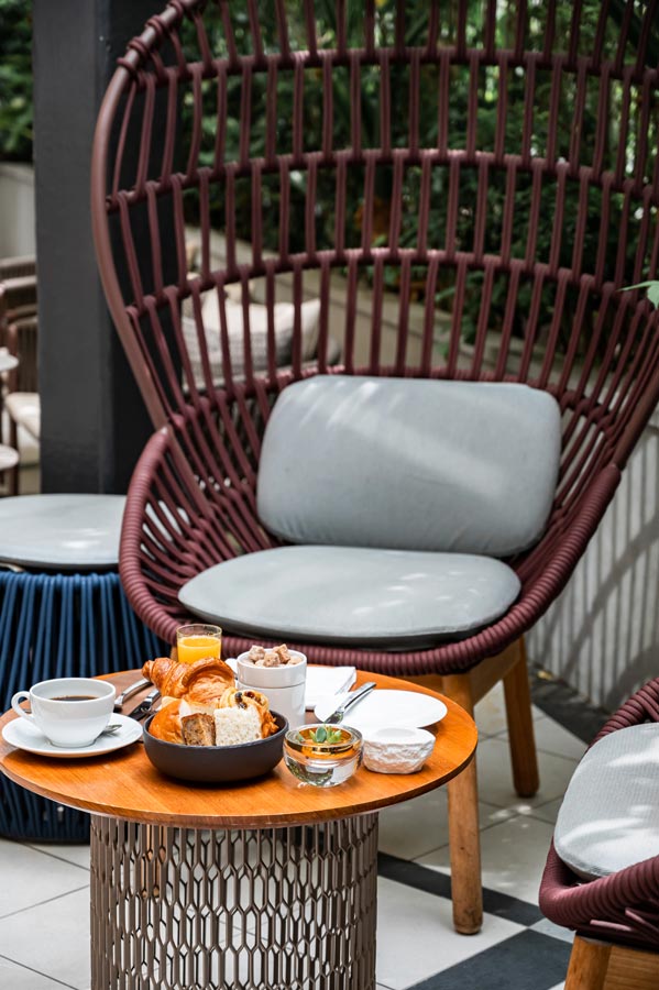 「District-Brasserie,Bar,Lounge」のテラス