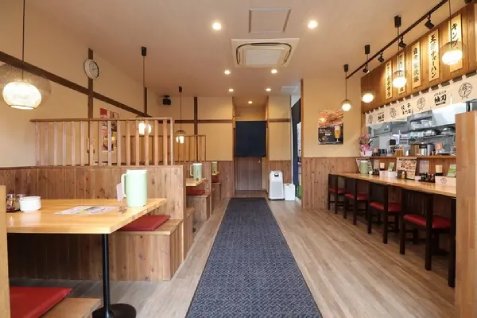 「餃子専門店 紬刃」の店内