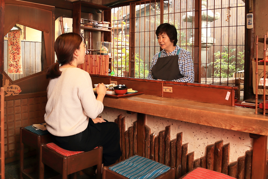 「ろじうさぎ」店内カウンター席イメージ