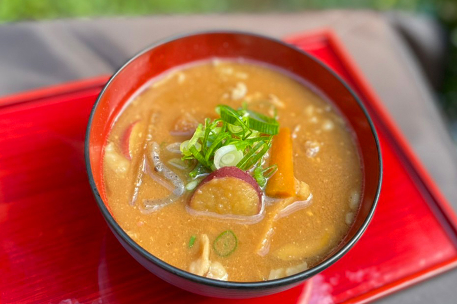 「ろじうさぎ」の朝食メニュー「豚汁」