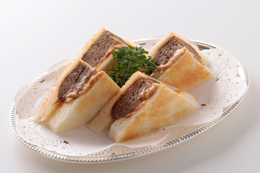 京都「イノダコーヒ本店」の「ハンバーグサンド」