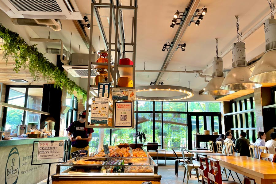 【大阪城】朝のひと時をしあわせにしてくれる『R Baker Inspired by court rosarian 大阪城公園店』の焼きたてパン