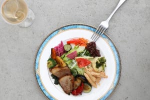 【靭公園】朝9時からグラスワインを楽しめる『イタリアン&ワインショップ NOOM』