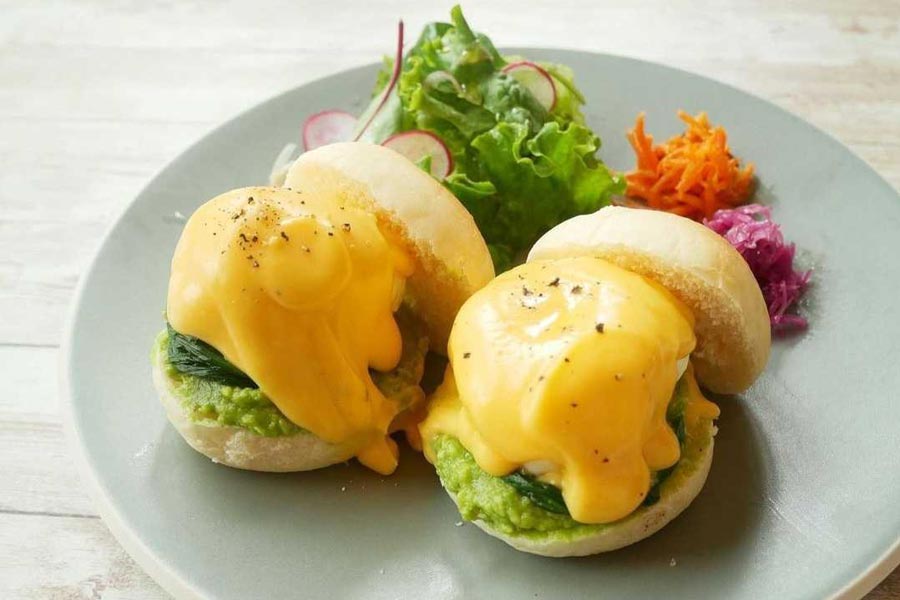 『MICASADECO&CAFÉ 大阪』の「エッグベネディクトアボカド」