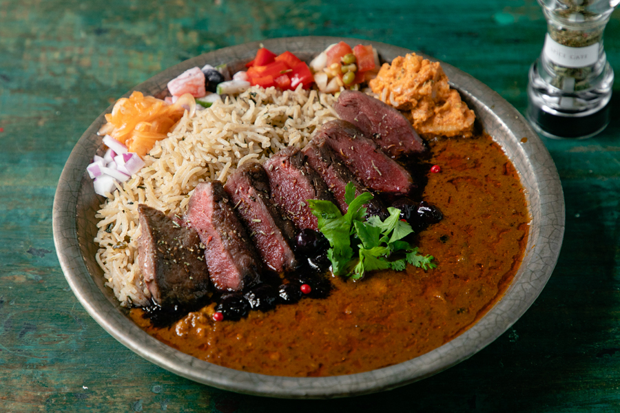 『SPICE GATE』のランチメニュー「京都京北産の鹿背ロースステーキカレー」