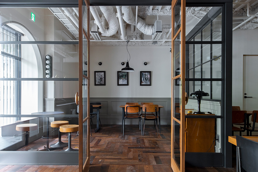 『SCHOOL BUS COFFEE STOP KYOTO』店内イメージ