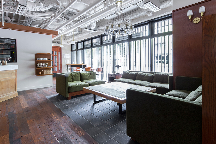 『SCHOOL BUS COFFEE STOP KYOTO』店内イメージ